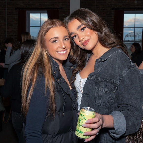 Meet your Posher, Taylor - Picture 1 of 1